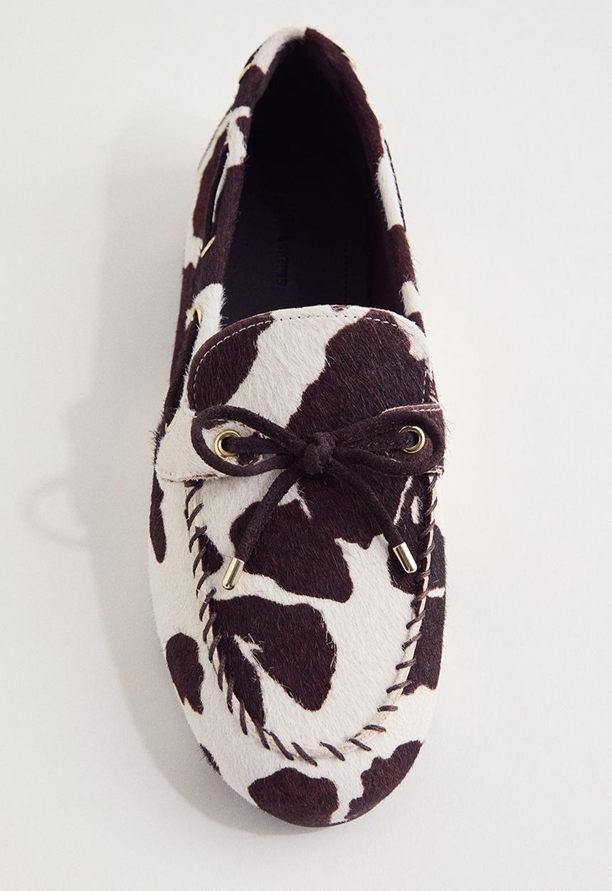 H&M - Deck shoes - white/cowhide print