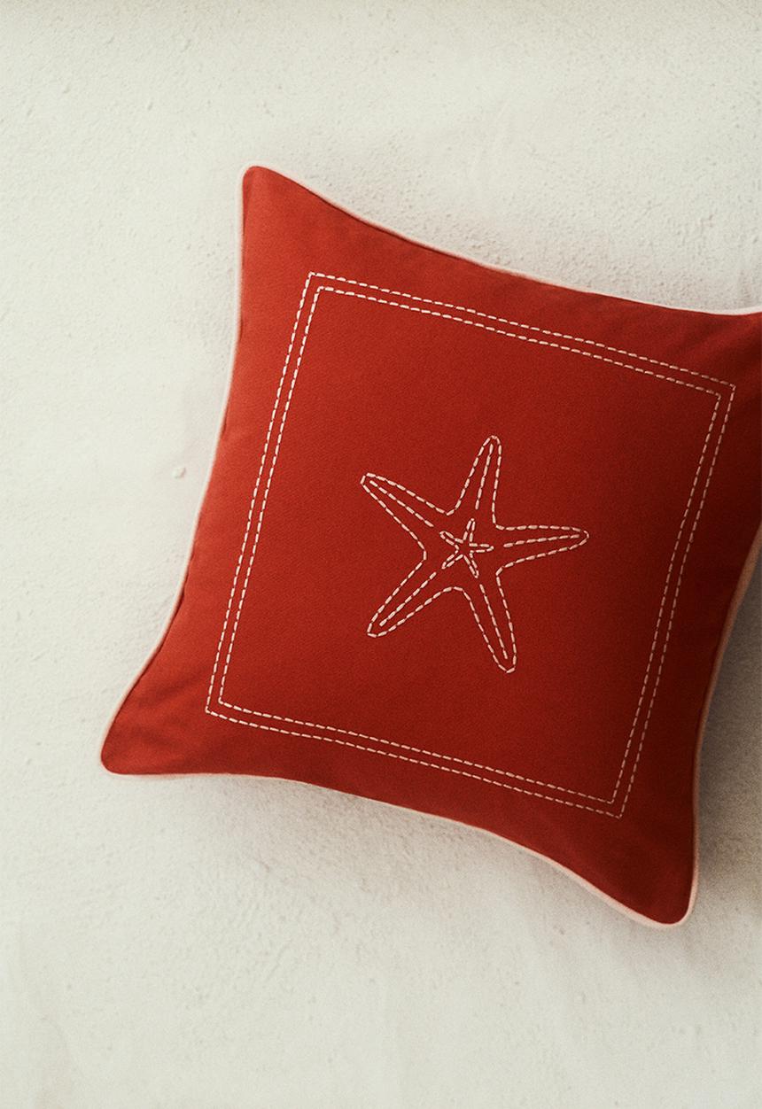 H&M - Embroidery-motif cushion cover - bright red/starfish