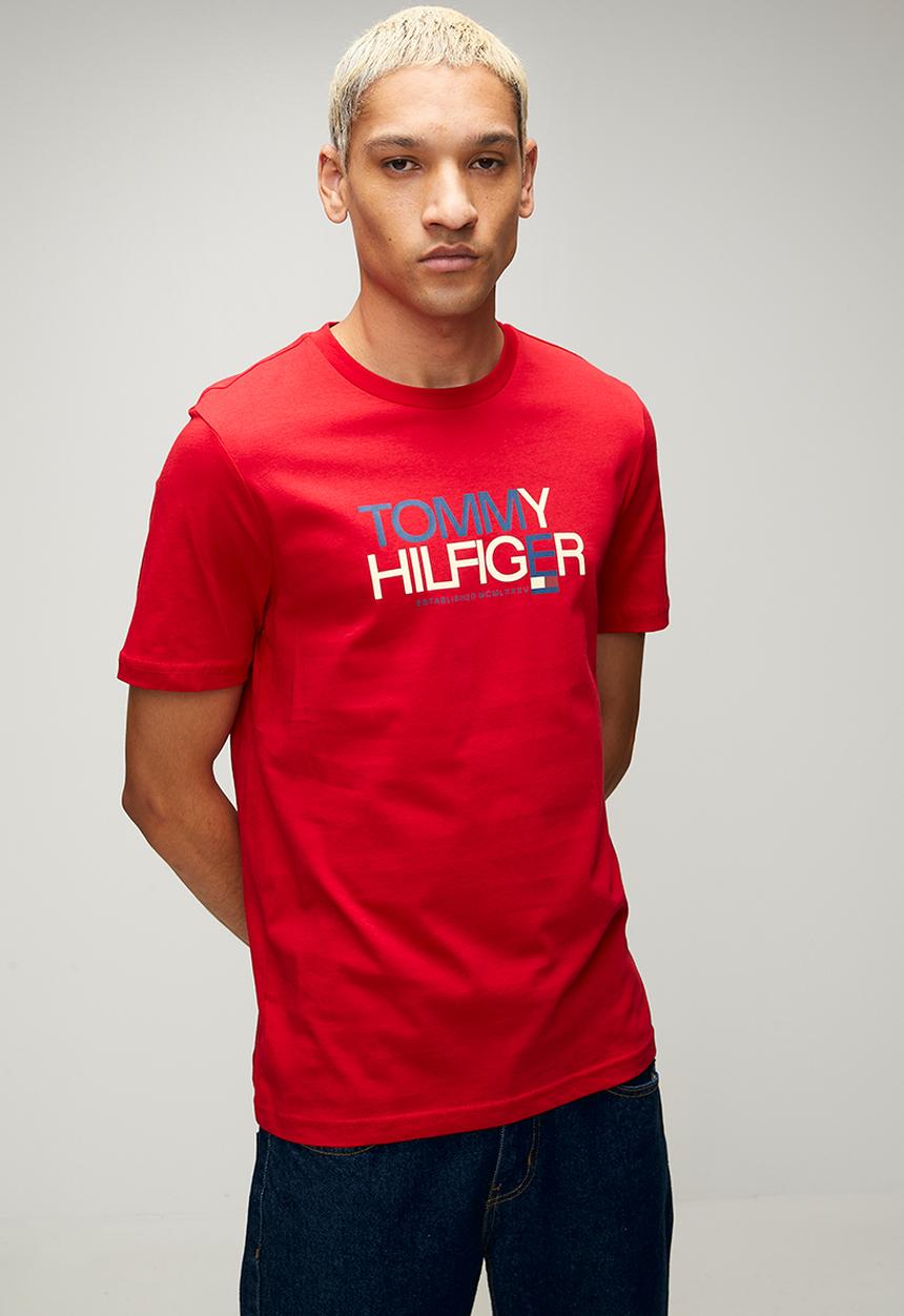 Tommy Hilfiger - BRAND LOVE BIG TEXT TEE - Medium Red