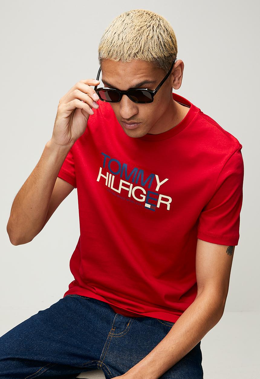 Tommy Hilfiger - BRAND LOVE BIG TEXT TEE - Medium Red