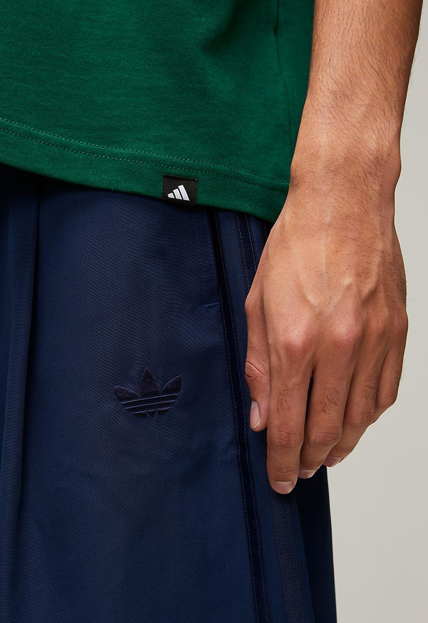 adidas Performance - Varsity Crest Tee - Collegiate green