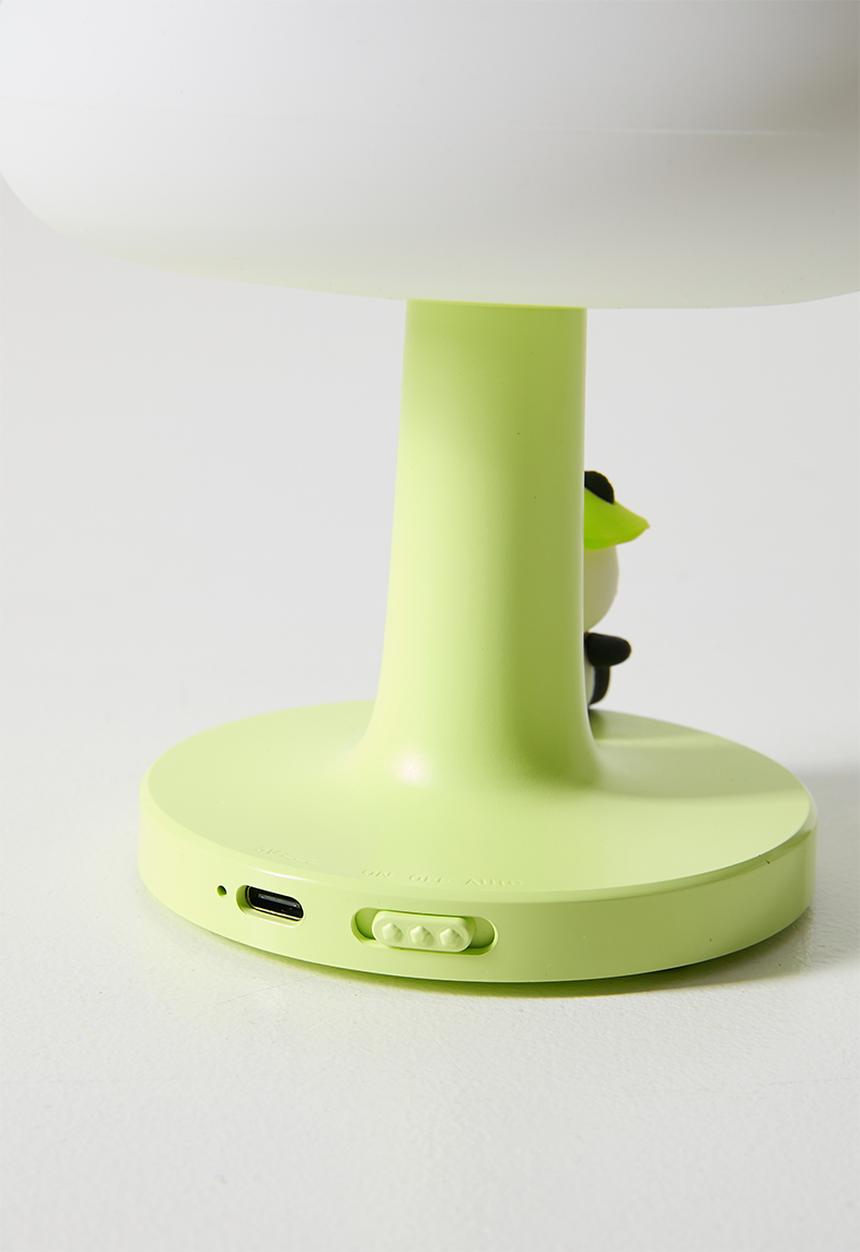 Pop Candy - Panda under mushroom lamp - green/white