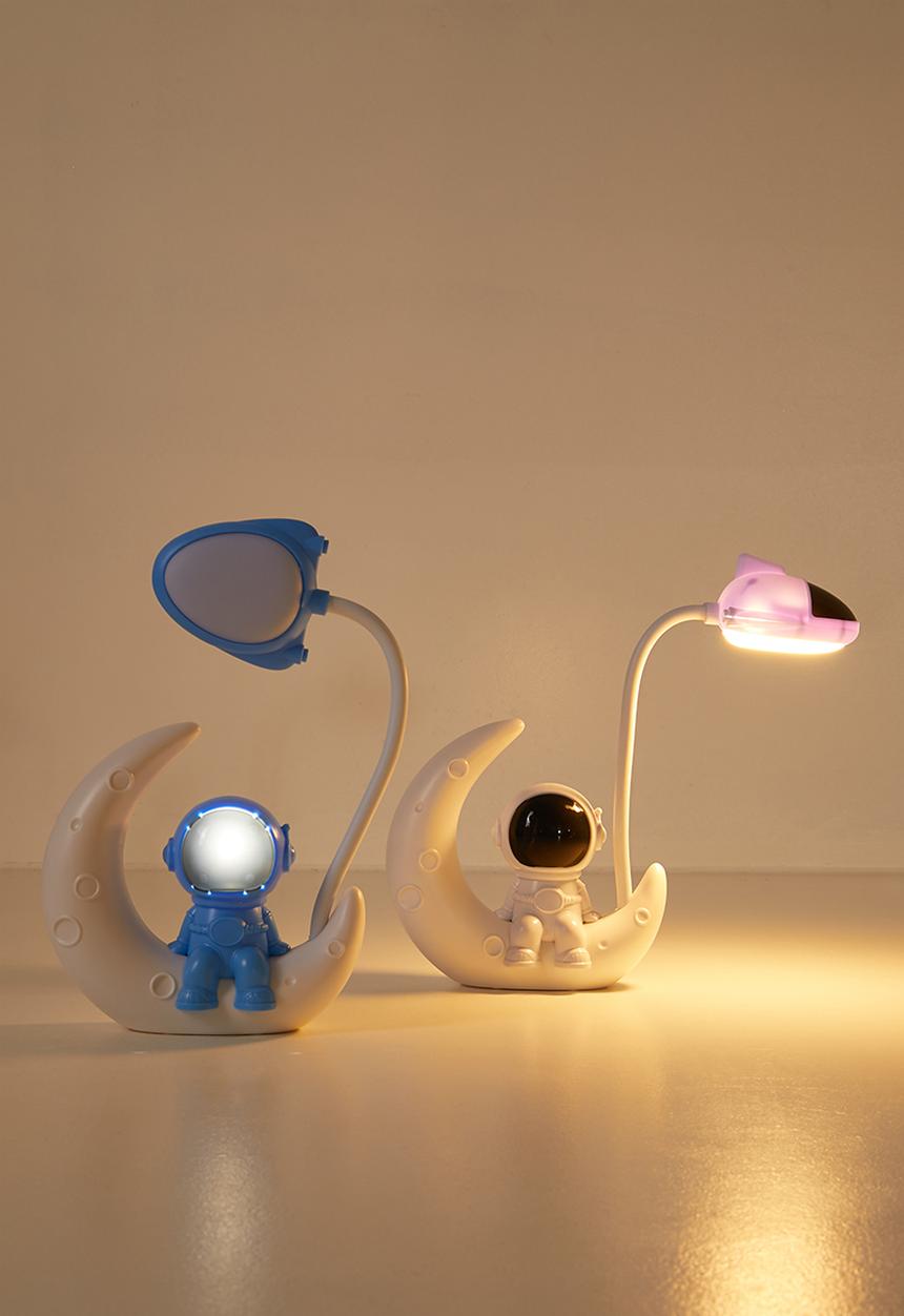 Pop Candy - Astro on the moon lamp - off white