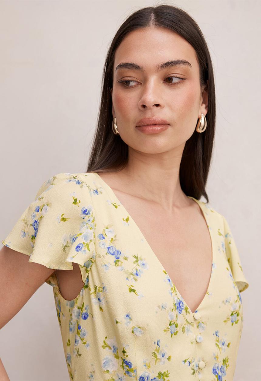 Forever New - Daphne flutter sleeve blouse in light milford floral