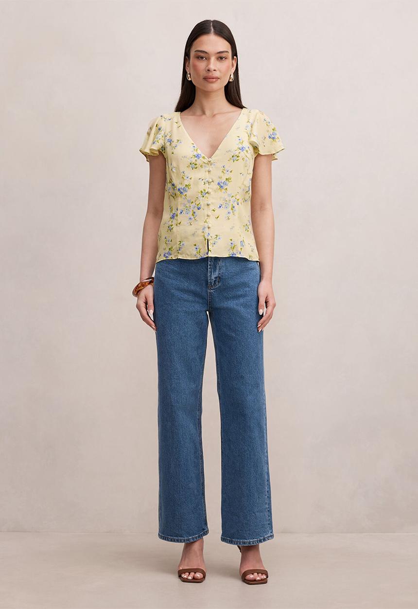 Forever New - Daphne flutter sleeve blouse in light milford floral