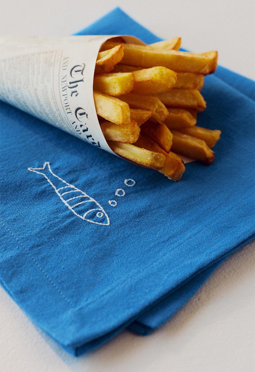 H&M - 4-Pack embroidery-detail linen-blend napkins - blue/fish