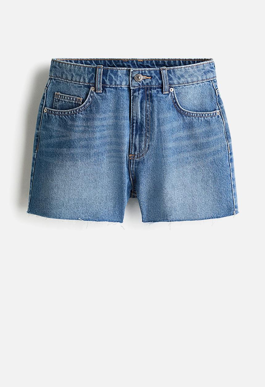 H&M - Raw-edge denim shorts - light denim blue