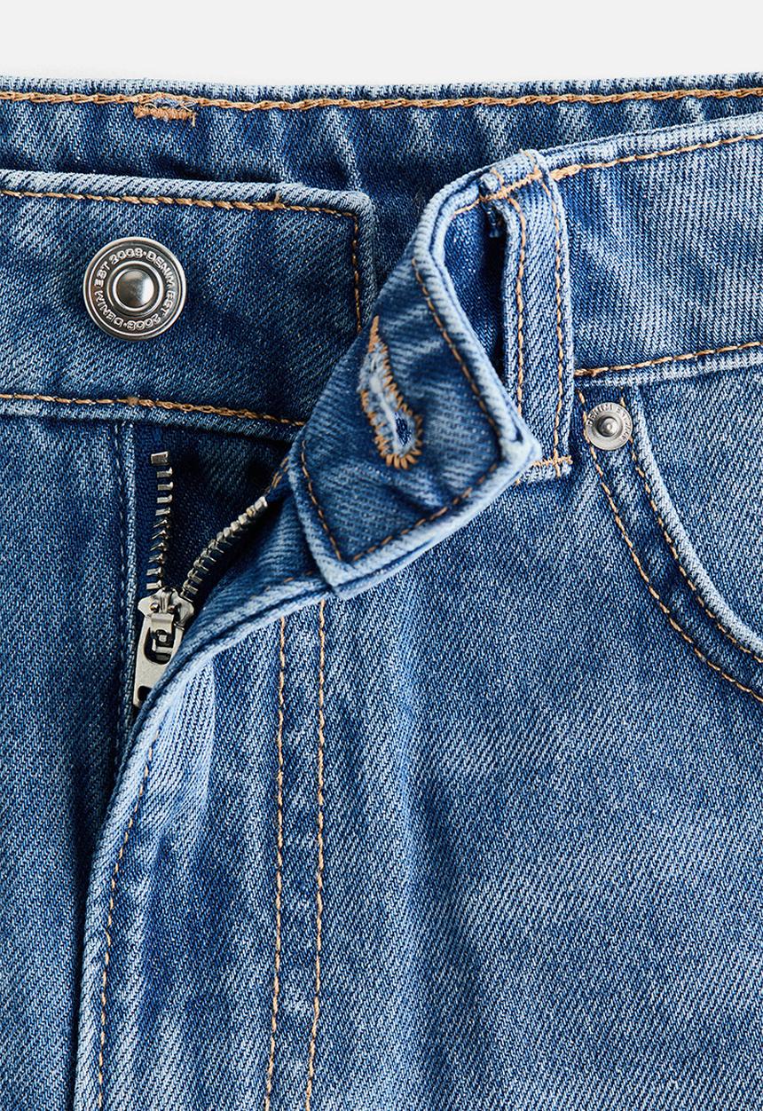 H&M - Raw-edge denim shorts - light denim blue