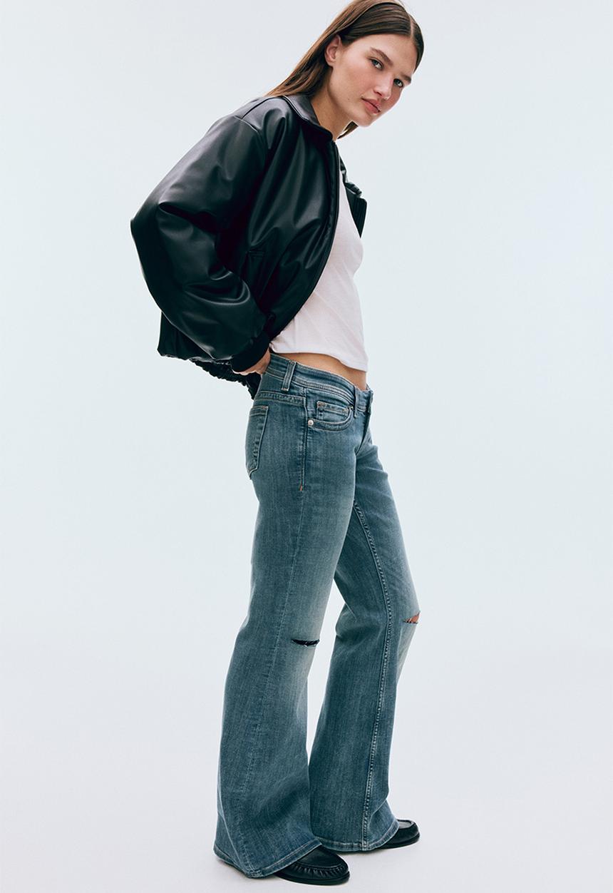 H&M - Flared leg ultra low waist jeans - denim blue