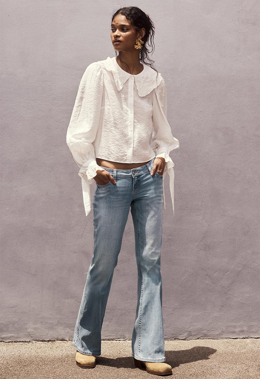 H&M - Flared leg ultra low waist jeans - light denim blue