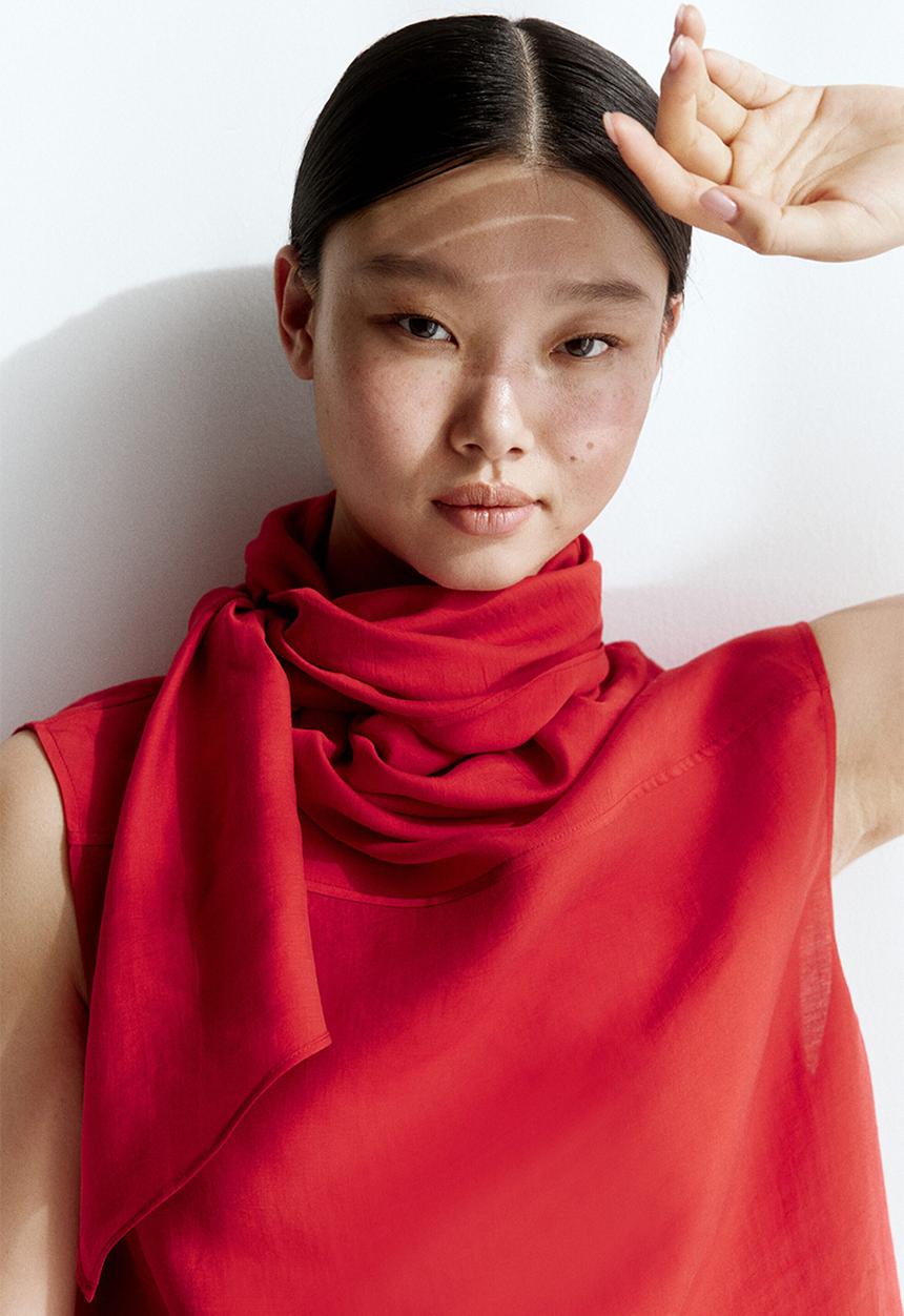 H&M - Sleeveless scarf-collar blouse - bright red