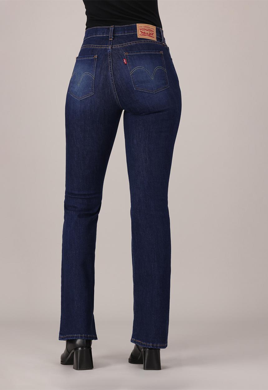 Levi’s® - Curvy Flare Jeans - News