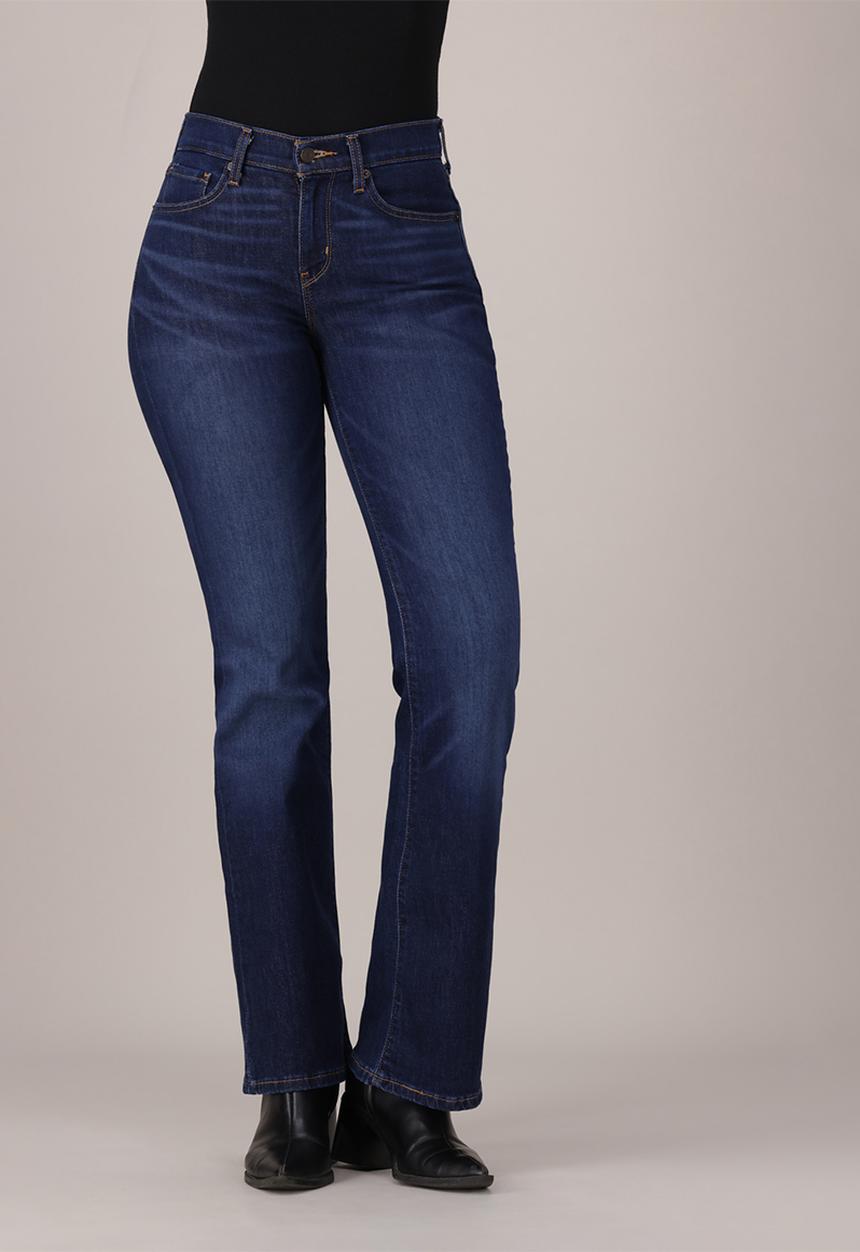 Levi’s® - Curvy Flare Jeans - News