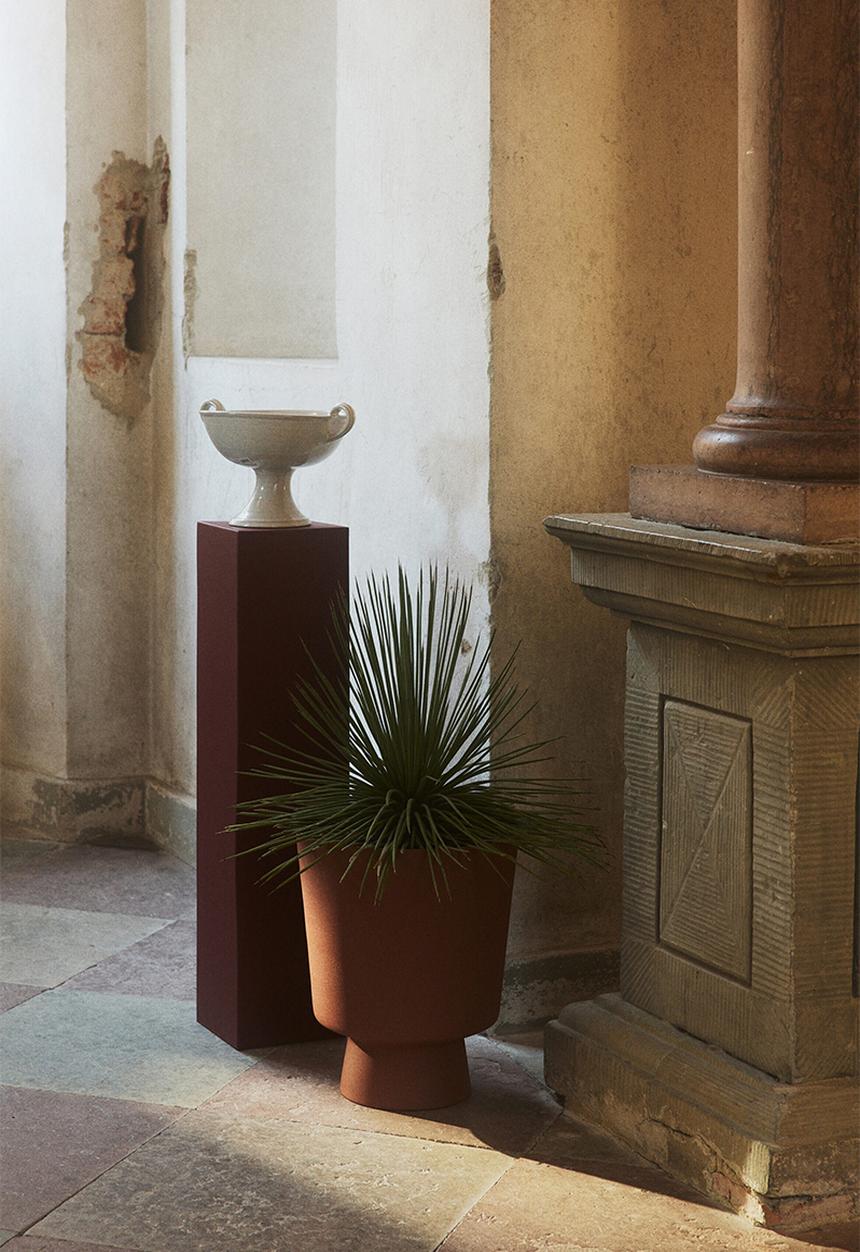 H&M - Large metal plant pot - terracotta