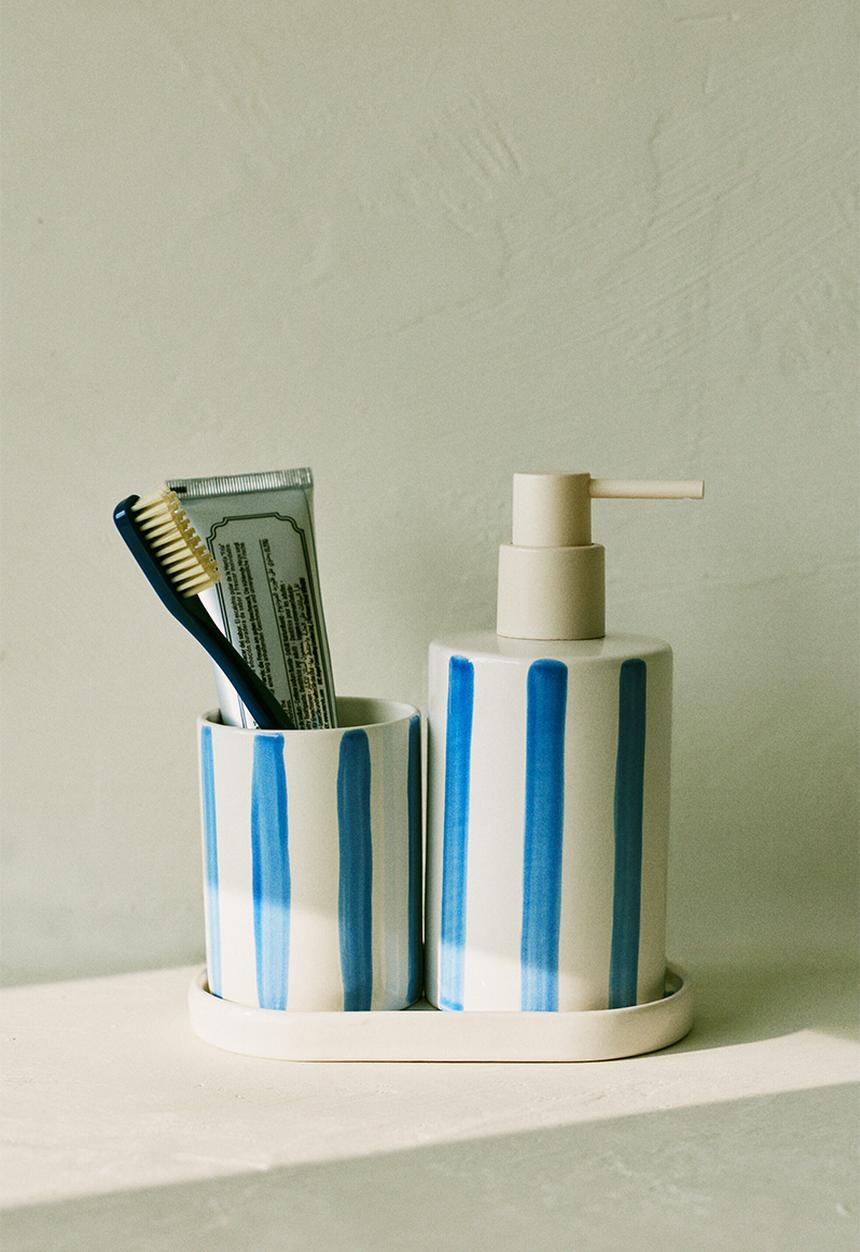 H&M - Stoneware soap dispenser - white/blue striped