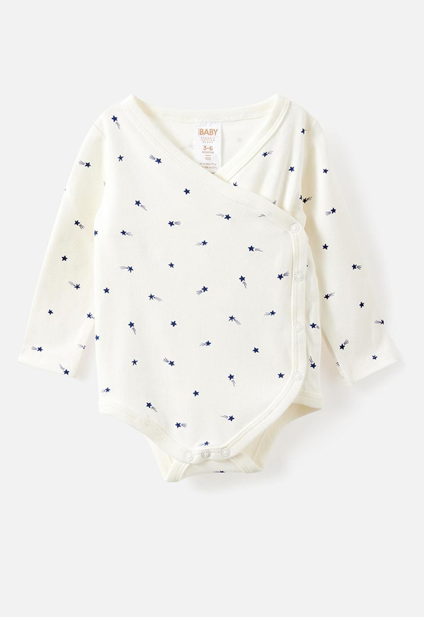 Cotton On - Organic Cross Over Long Sleeve Bubbysuit - Milk/Shooting Stars