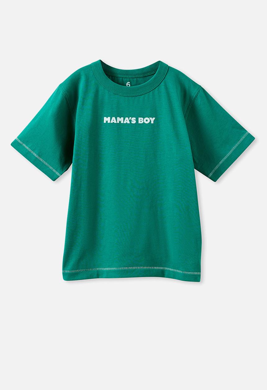 Cotton On - Essentials Graphic Short Sleeve Tee - English Ivy/Mamas Boy