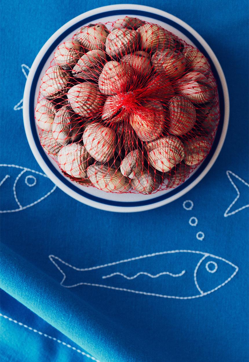 H&M - Embroidery-motif linen-blend table runner - blue/fish