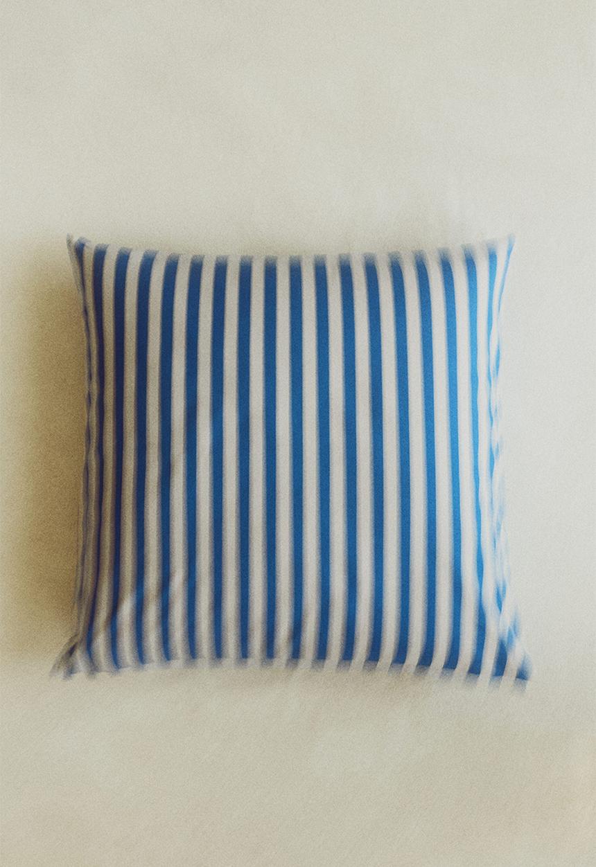 H&M - Outdoor canvas cushion cover - bright blue/striped