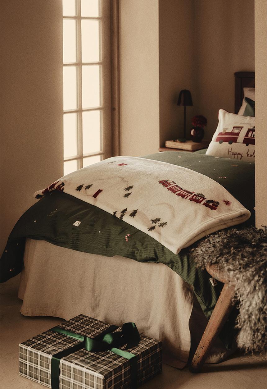 H&M - Patterned fleece blanket - cream/patterned