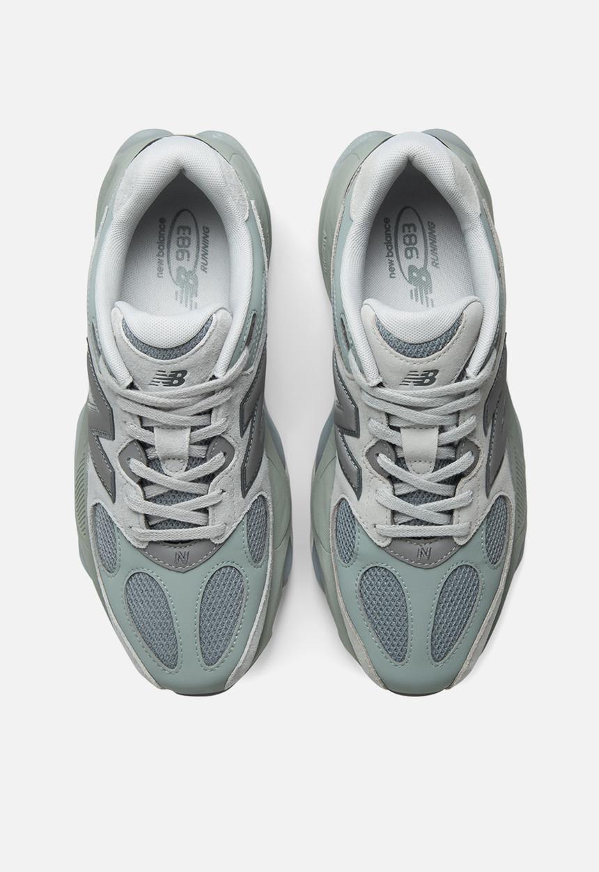 New Balance  - 983