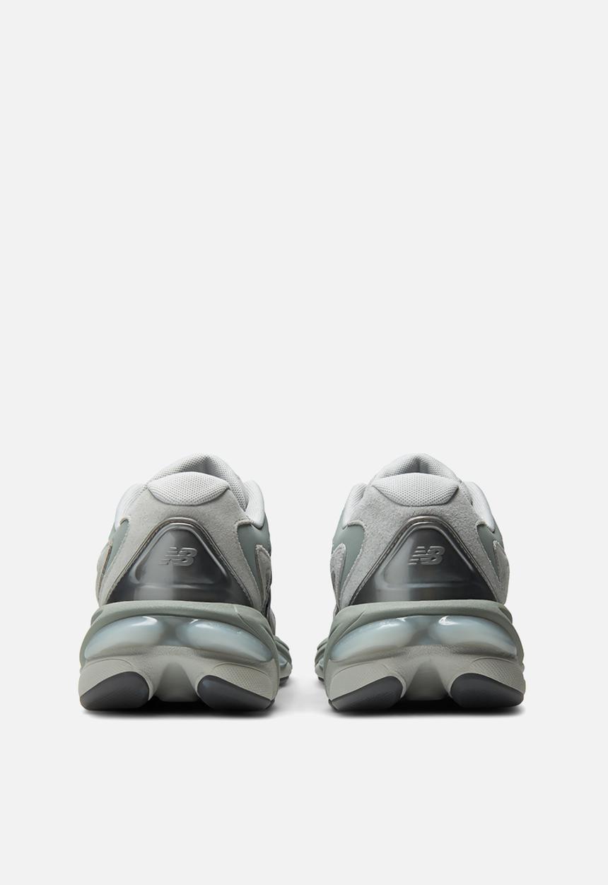 New Balance  - 983
