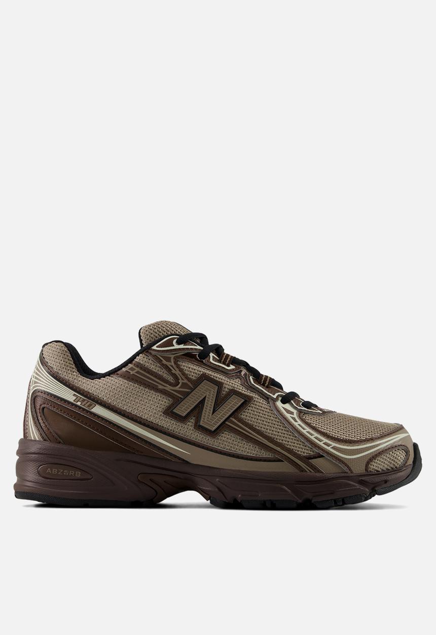 New Balance  - 740
