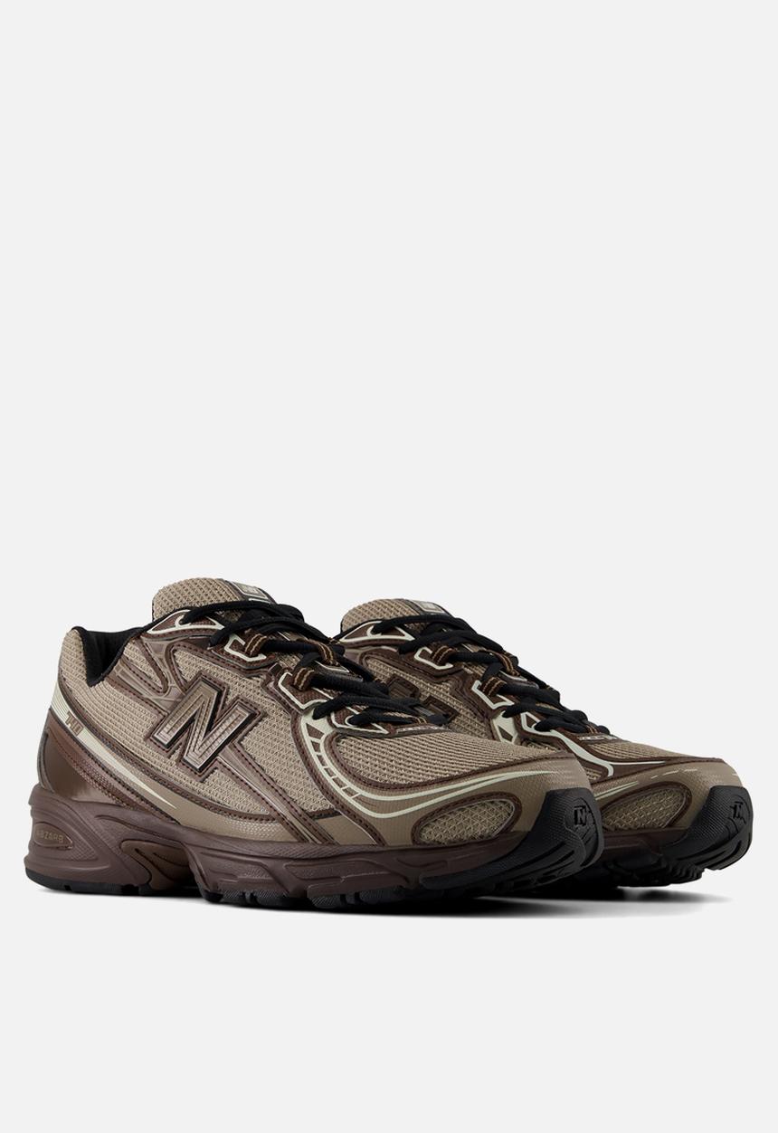 New Balance  - 740