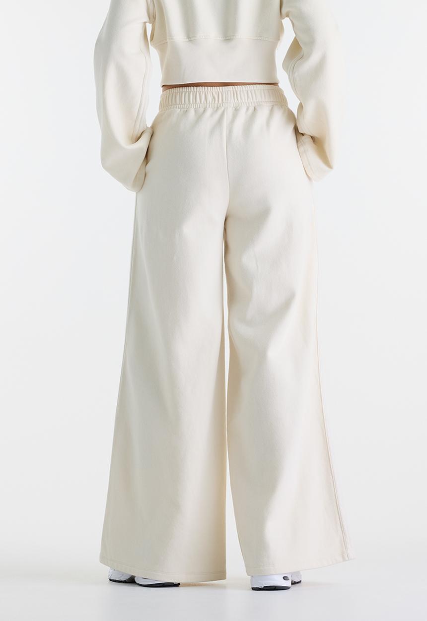 New Balance  - New Balance Brushed Coastal Fleece Pant  - Linen