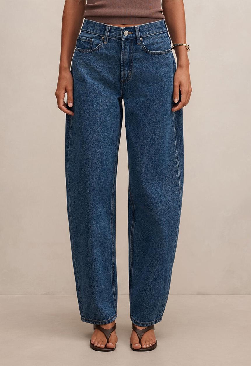 Forever New - Emma Mid-Rise Barrel Jeans in Mid Wash