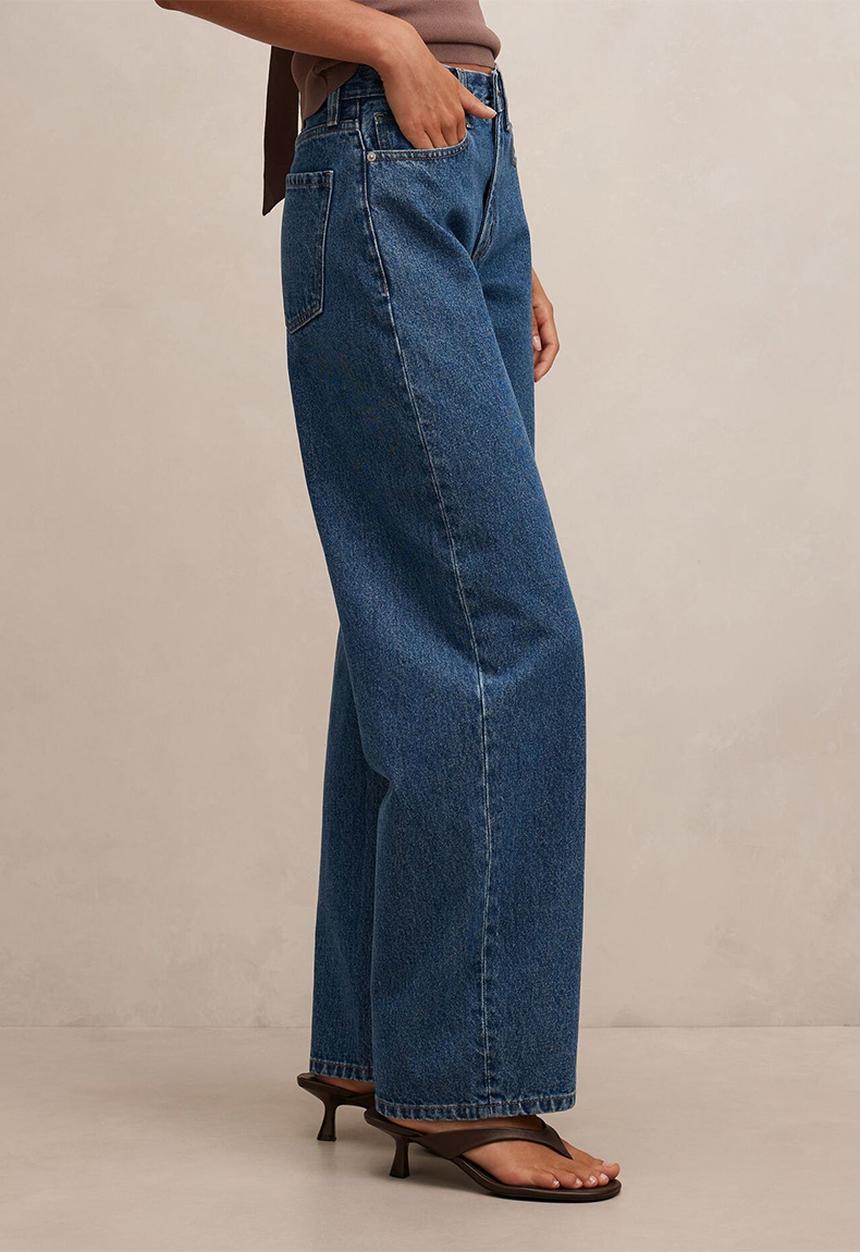Forever New - Emma Mid-Rise Barrel Jeans in Mid Wash