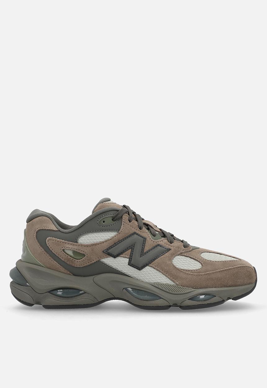 New Balance  - 983