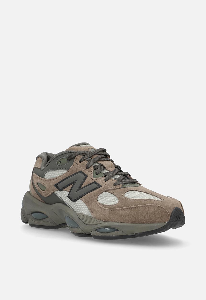 New Balance  - 983