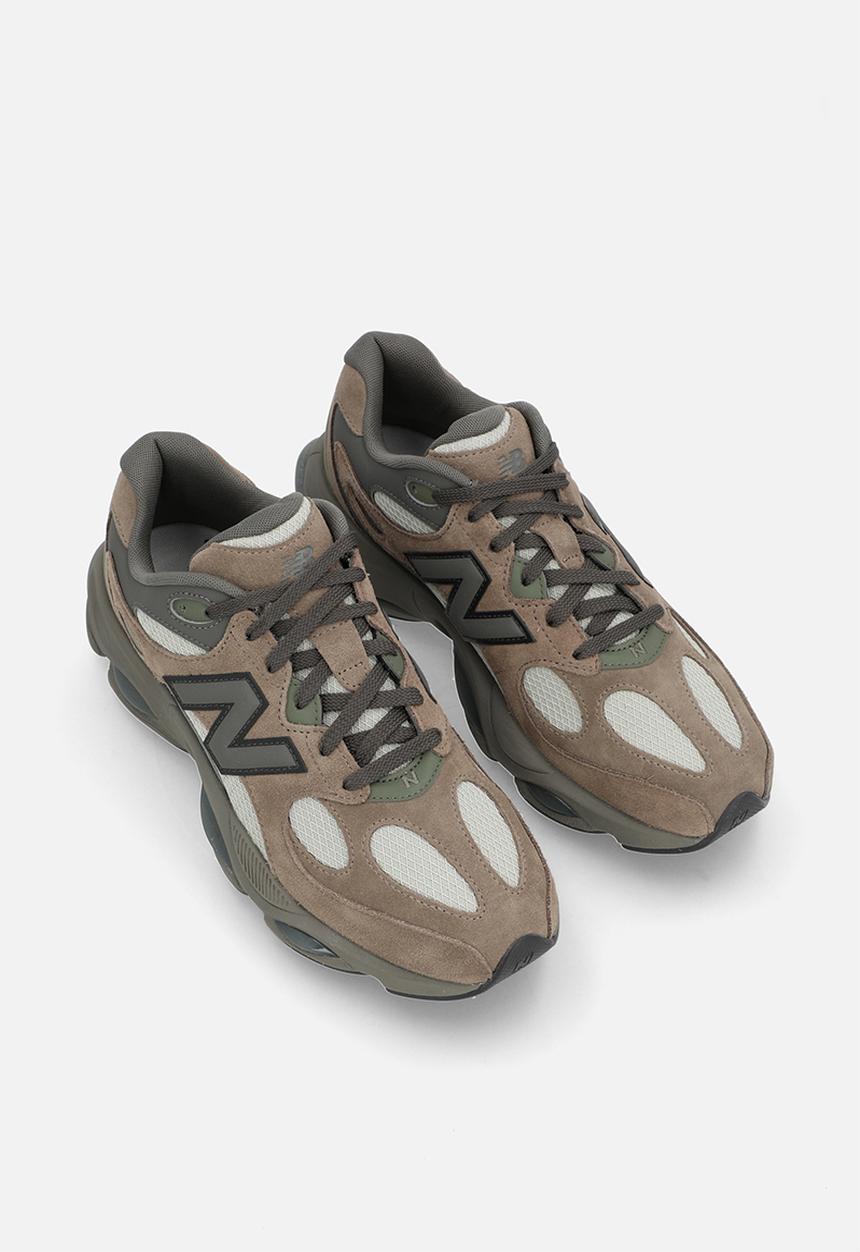 New Balance  - 983