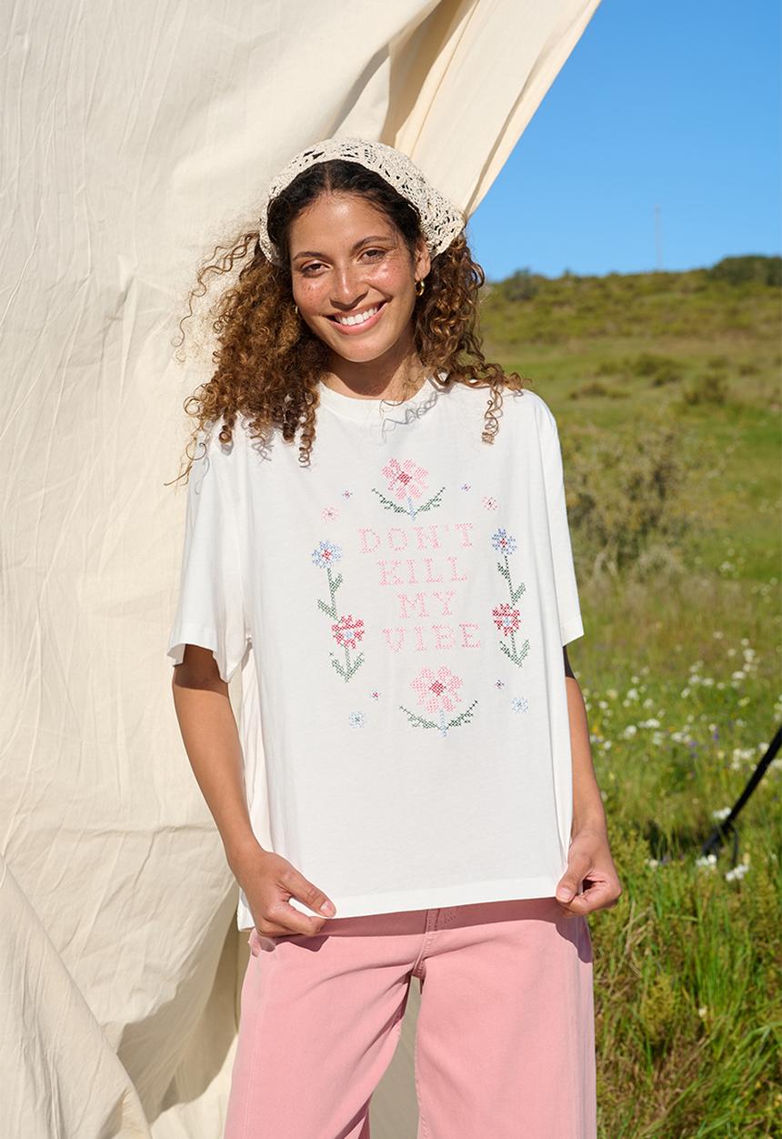Me&B - Cross Stitch Embroidery 'Killmyvibe' Statement Tee - White