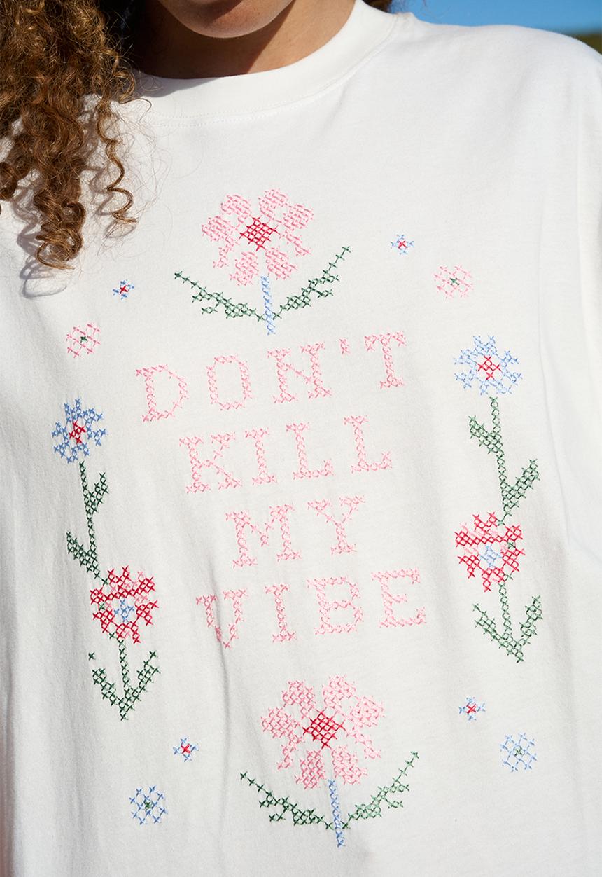 Me&B - Cross Stitch Embroidery 'Killmyvibe' Statement Tee - White