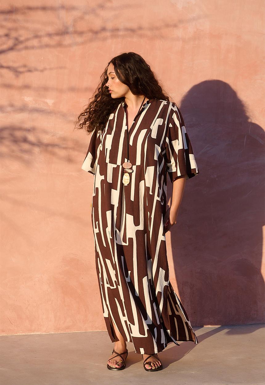Me&B - Bib Front Tunic Maxi Dress - Choc/Bananaprint
