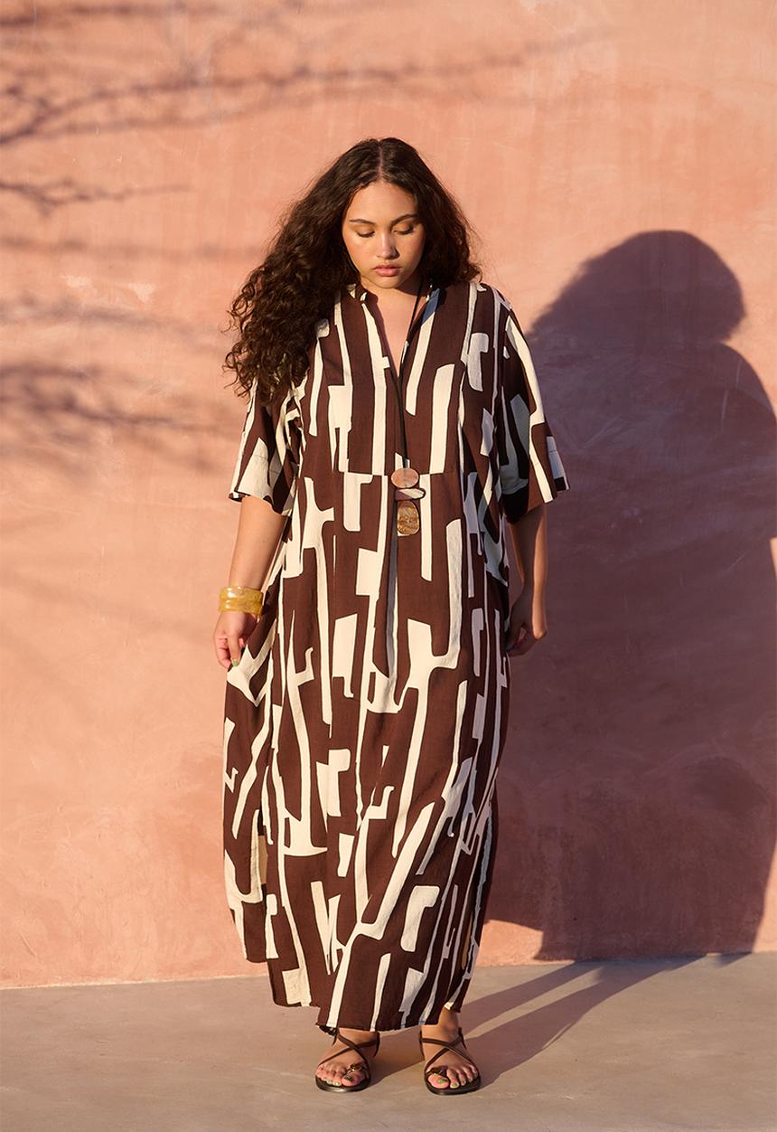Me&B - Bib Front Tunic Maxi Dress - Choc/Bananaprint
