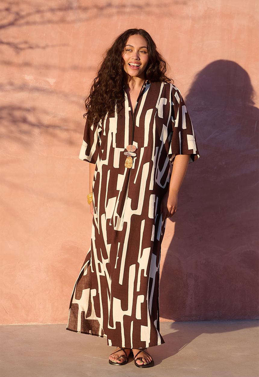 Me&B - Bib Front Tunic Maxi Dress - Choc/Bananaprint
