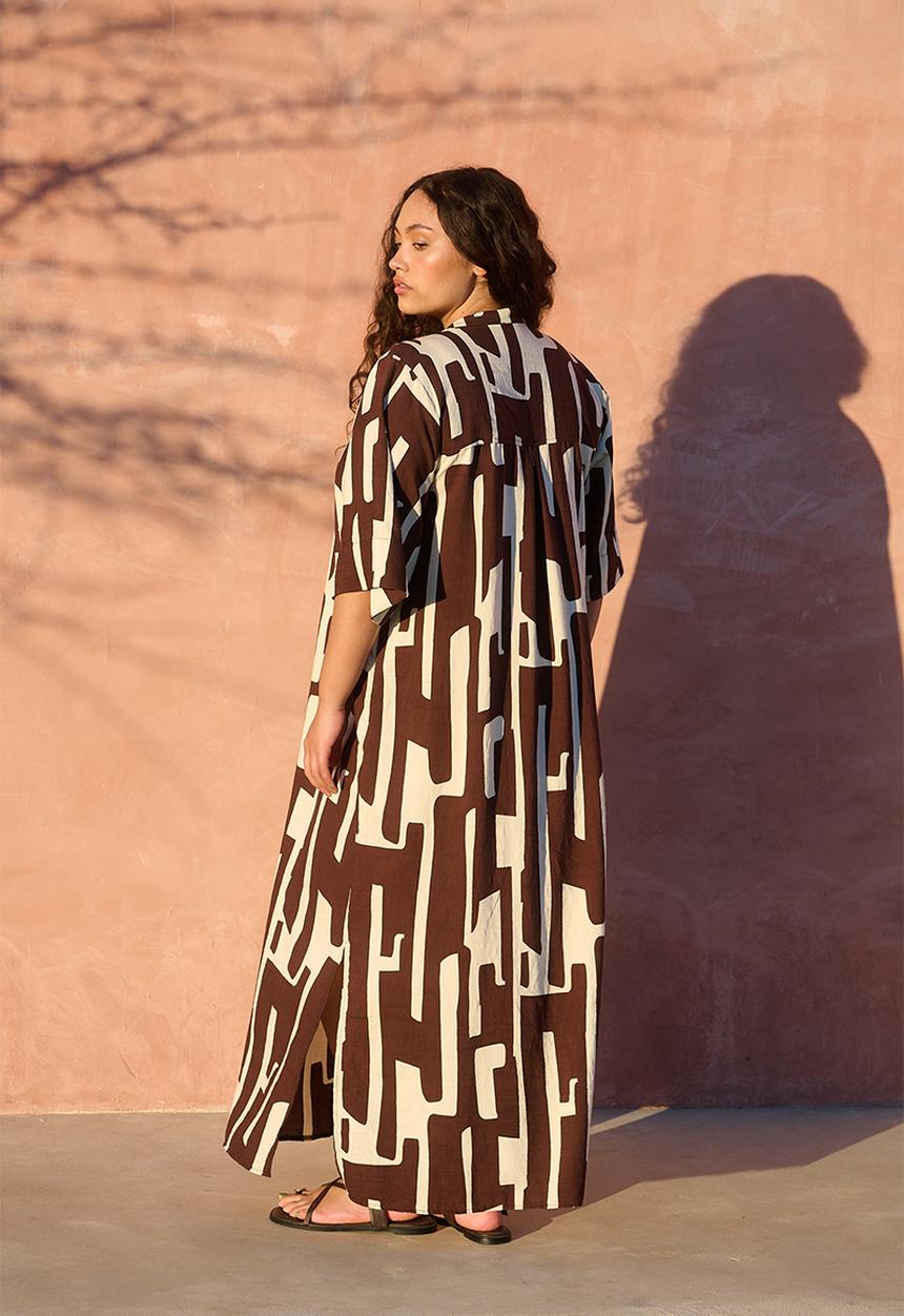 Me&B - Bib Front Tunic Maxi Dress - Choc/Bananaprint