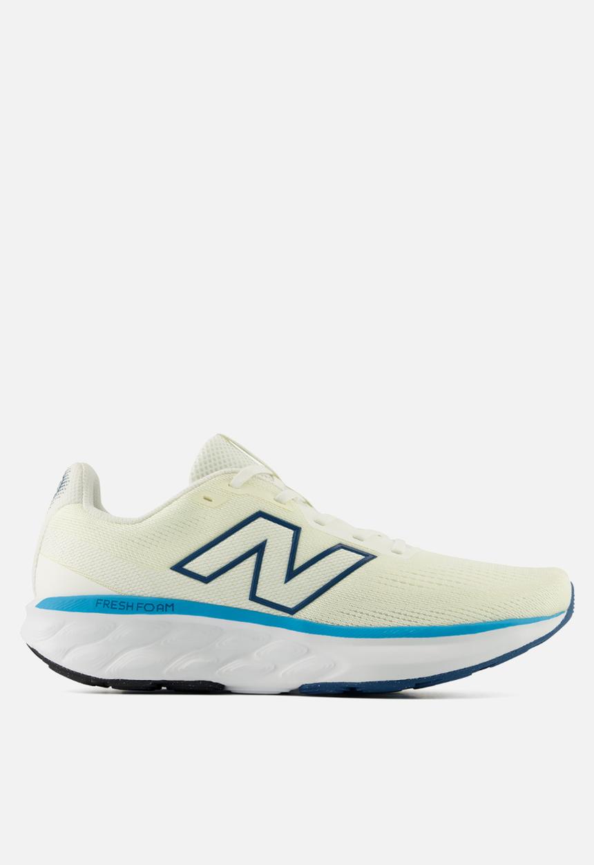 New Balance  - Fresh Foam 520 v9 - white
