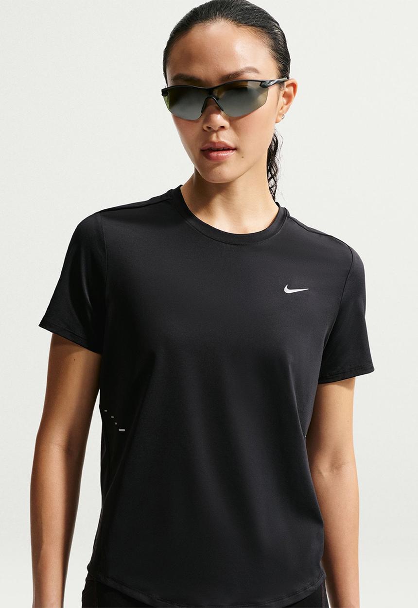Nike - W Nk Swift Df Top Ss Stndrd - Black/Reflectivesilv