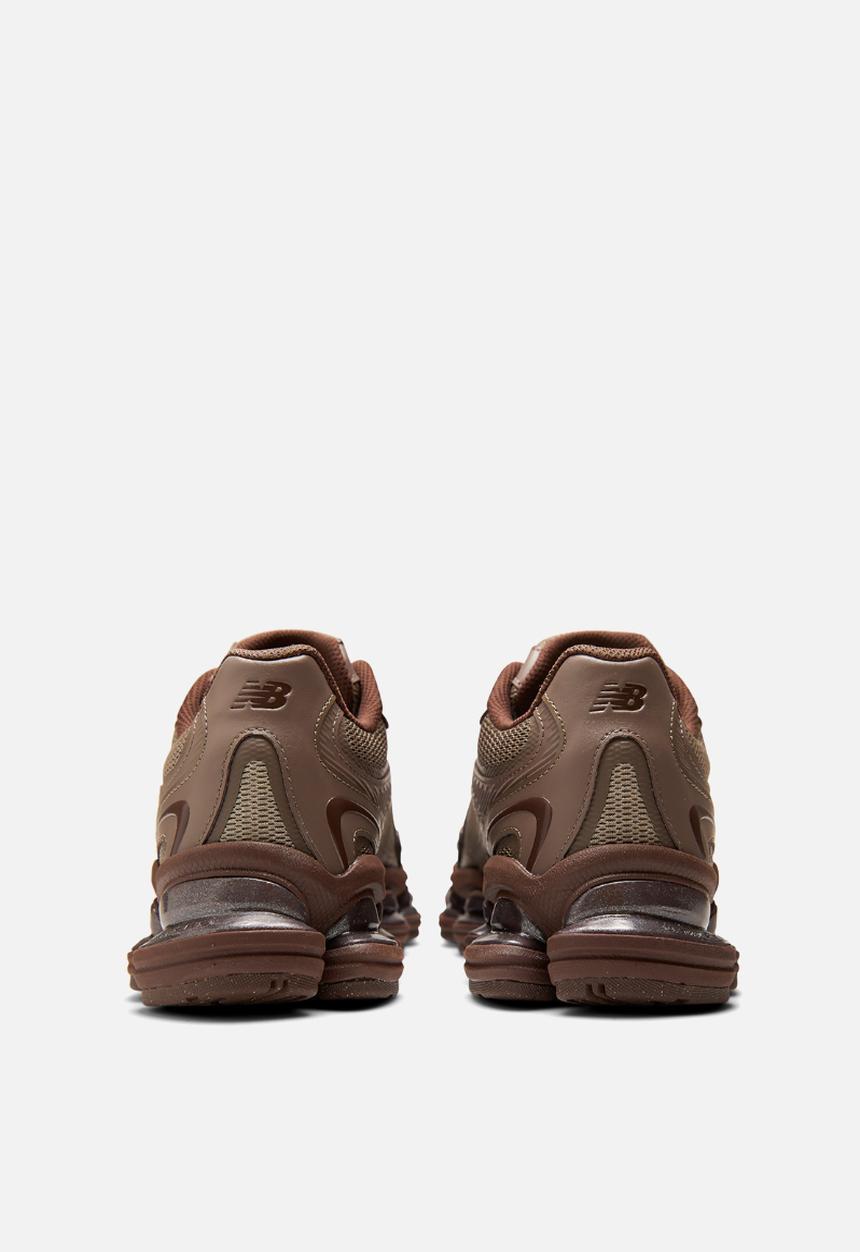New Balance  - 2000L - brown