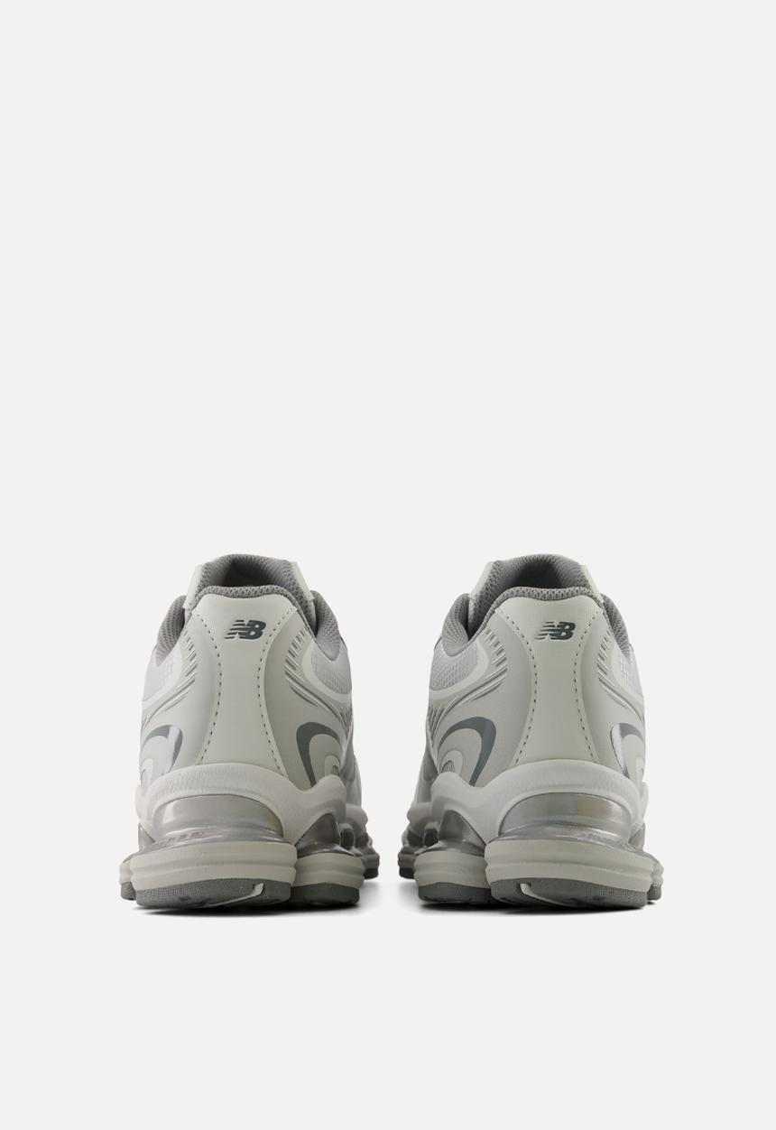 New Balance  - 2000 - grey