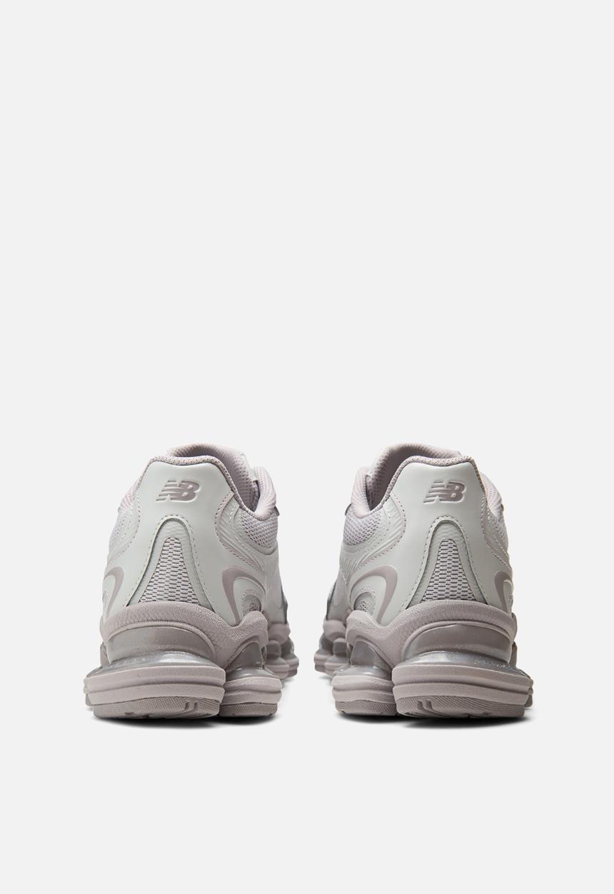New Balance  - 2000L