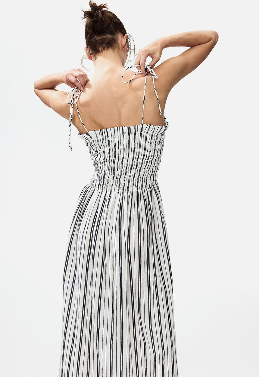 H&M - Smocked-bodice tie-strap dress - white/striped
