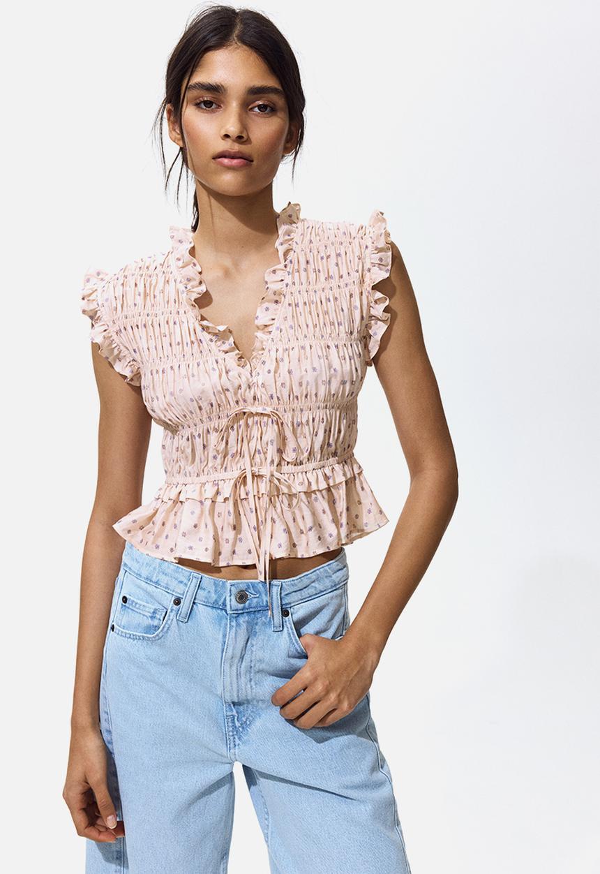 H&M - Sleeveless smocked blouse - light beige/floral