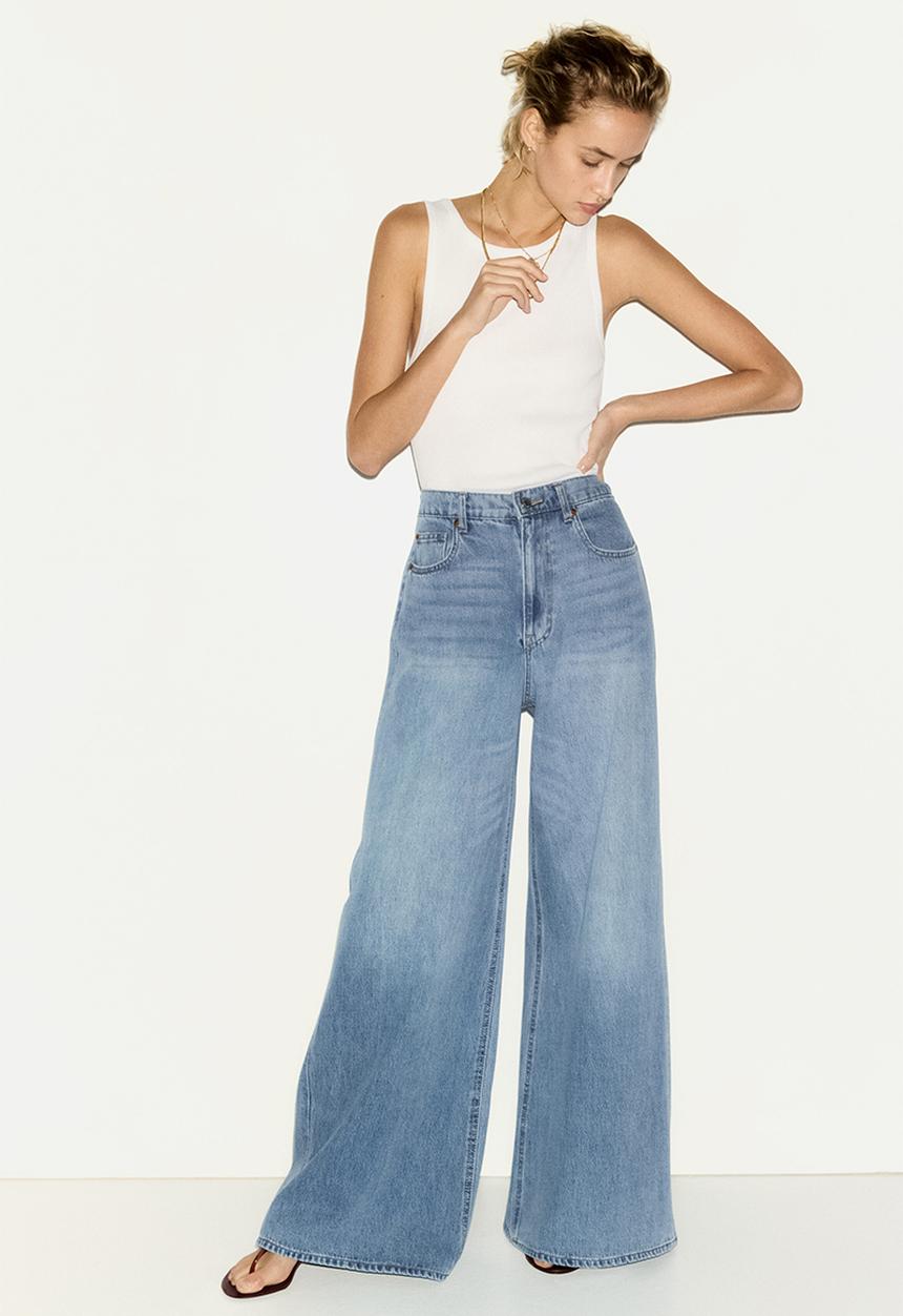 H&M - Super wide high waist jeans - light denim blue