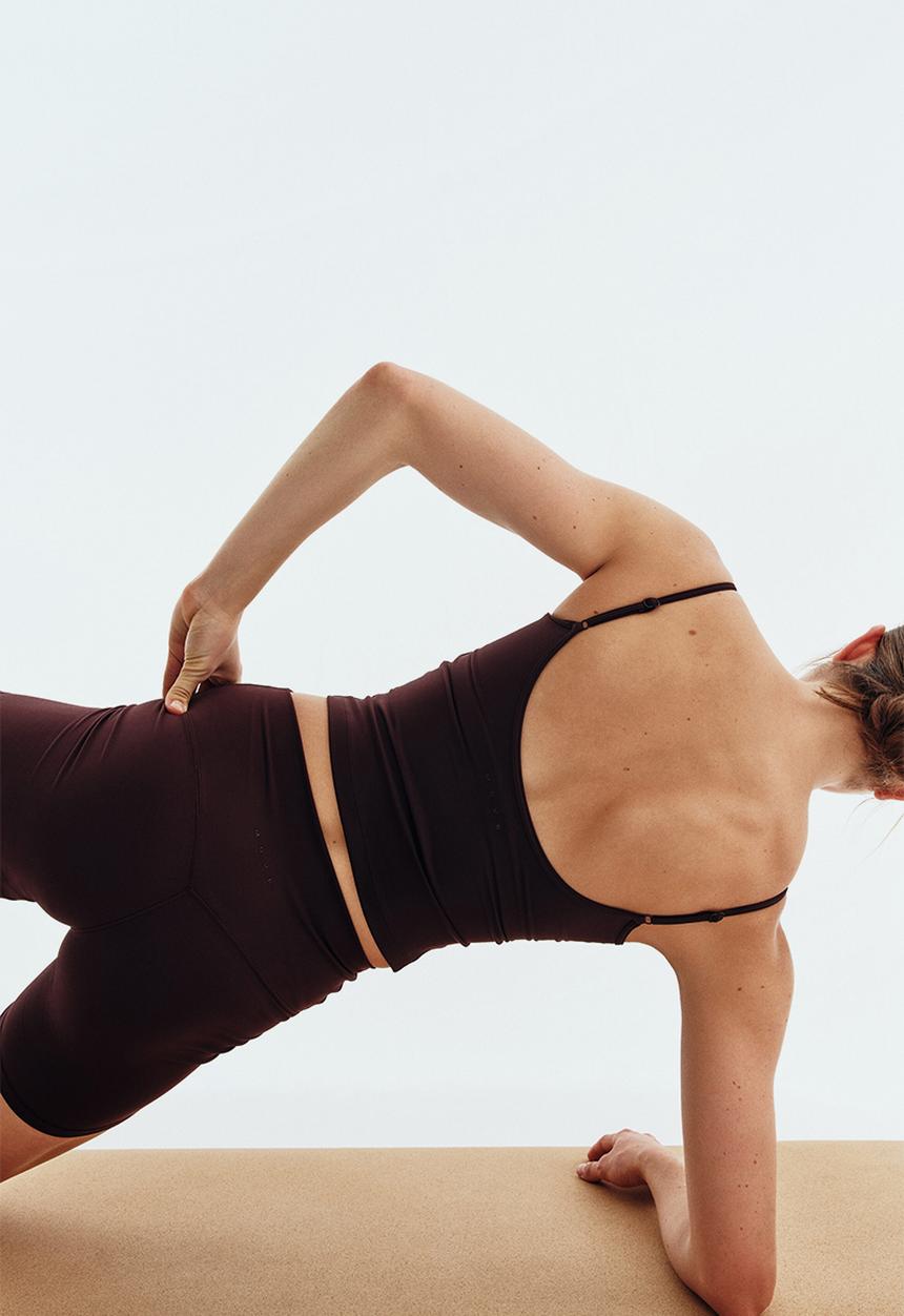 H&M - Integral-bra sports strappy top with softmove™ - chocolate plum