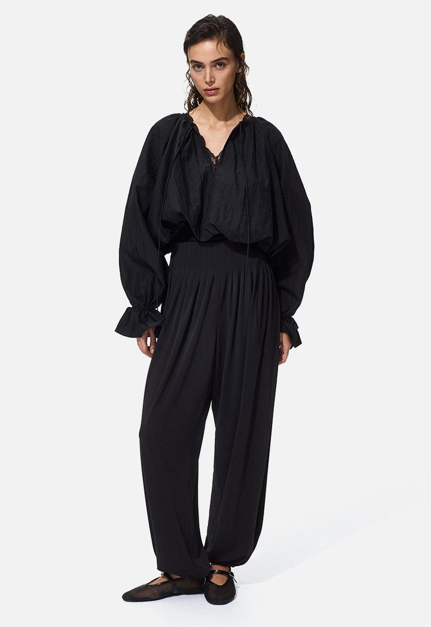 H&M - Pleated barrel-leg trousers - black
